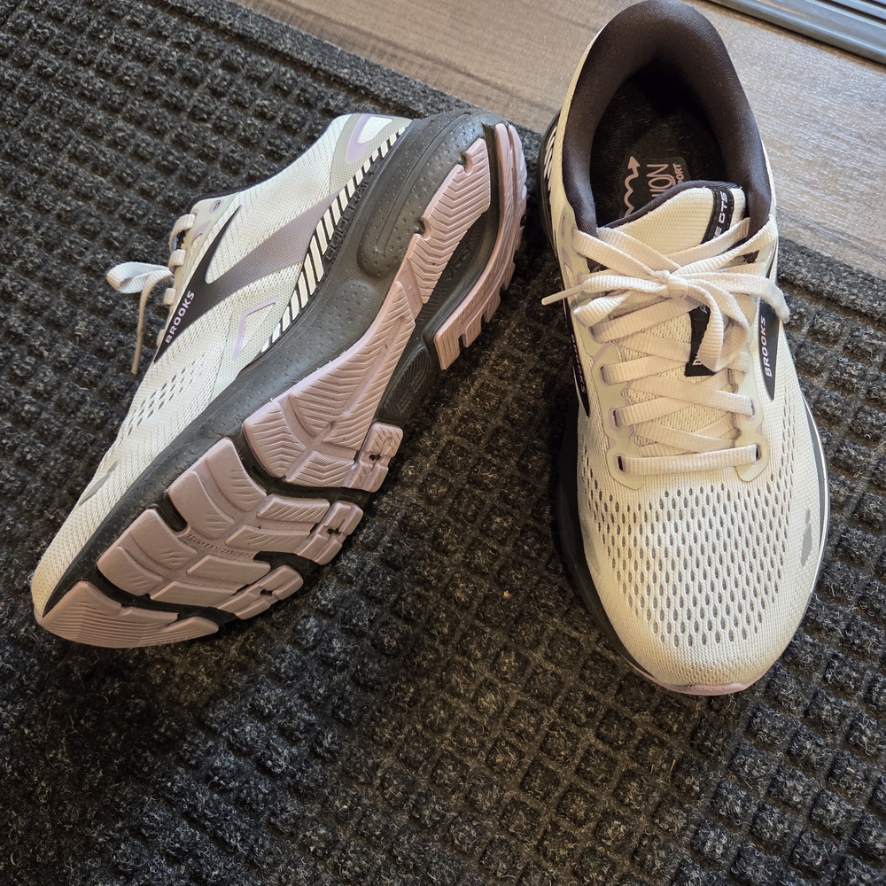 Brooks Women's Athletic Shoes - Purple